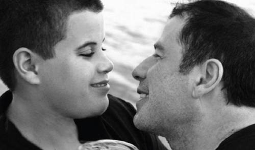 7 años después de la muerte de su amado hijo. john travolta publica revelado..