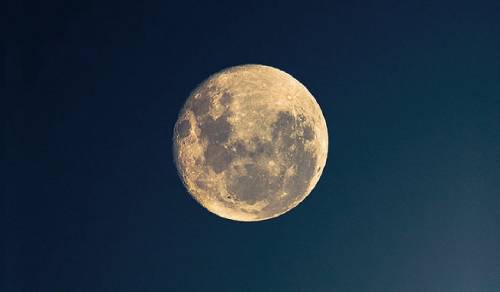 Si estos días te costó dormir, es muy probable que la razón sea la luna