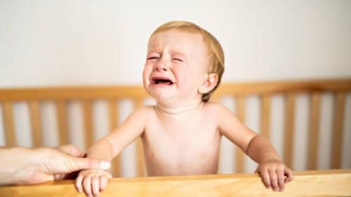 por que los bebes se despiertan llorando 655x368 por que los bebes se despiertan llorando 655x368