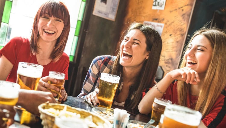 chicas cerveza