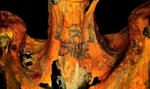 Descubren los restos de una bruja egipcia de 25 años 