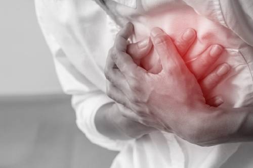 El cuerpo avisa un mes antes de un infarto: síntomas ocultos que debes conocer