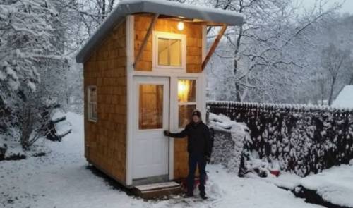 Tiene 13 años y construyó su propia casa de tan solo 9m2, ¡luce increíble!