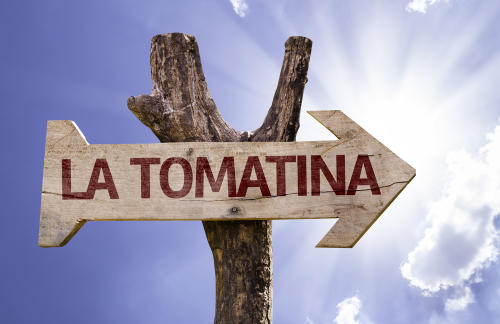La fiesta de la Tomatina, la batalla de tomates que tiñe de rojo Buñol