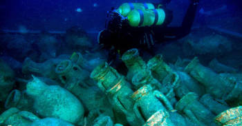 Encontraron un barco romano hundido hace 2.000 años lleno de ketchup