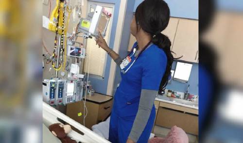 La enfermera creyó que nadie la veía, la madre observa y no pudo contenerse