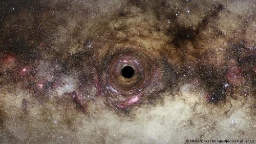 Este agujero negro está devorando poco a poco a una estrella