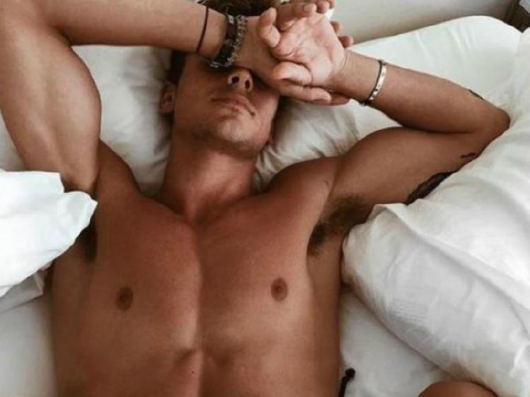 hombres morir cama hombres morir cama