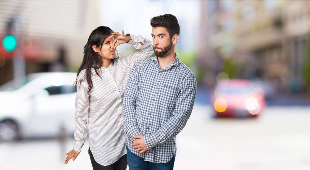 Estudio revela que los hombres solteros huelen más fuerte que los casados