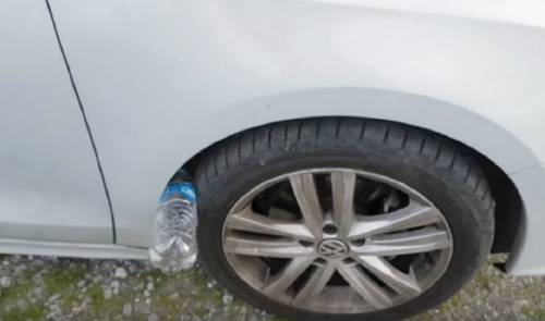 Nueva advertencia: si ves una botella de plástico en tu auto, quizá estés e..