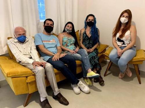 idoso sozinho casa roberto vizinhas 3 560x420 1 idoso sozinho casa roberto vizinhas 3 560x420 1