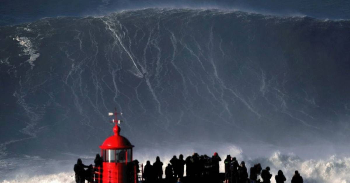 El emocionante momento donde un brasileño bate un record de surf sobre la ola..