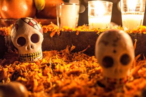 muerte calaveras velas cementerio Síntomas de que la muerte está cerca