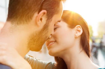 pareja beso pareja beso