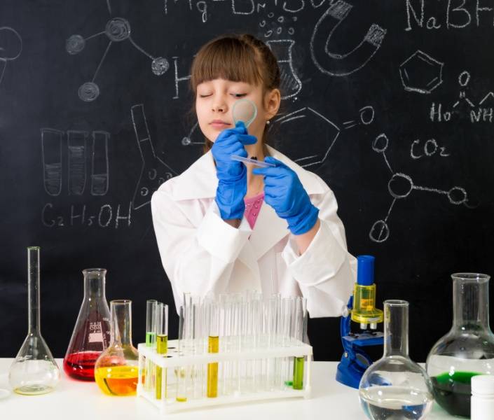 Descubre por qué la falta de confianza en las niñas arruina sus vocaciones científicas
