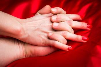manos hombre mujer orgasmo